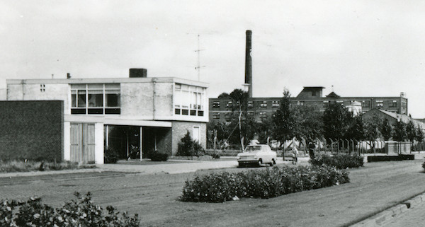 Toen commercie nog geen rol speelde, was er het Witgele-Kruisgebouw aan de Mariastraat te Rijen. Was het vroeger toch beter?