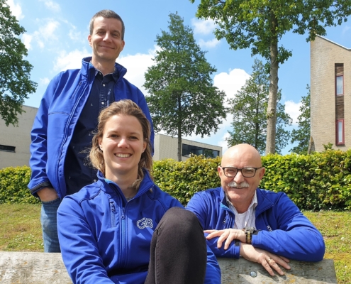 Fractieleden van Gemeentebelang: Francesco Beterams (staand), Maud van der Meer en Johan Manders