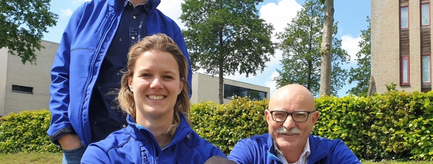 Fractieleden van Gemeentebelang: Francesco Beterams (staand), Maud van der Meer en Johan Manders