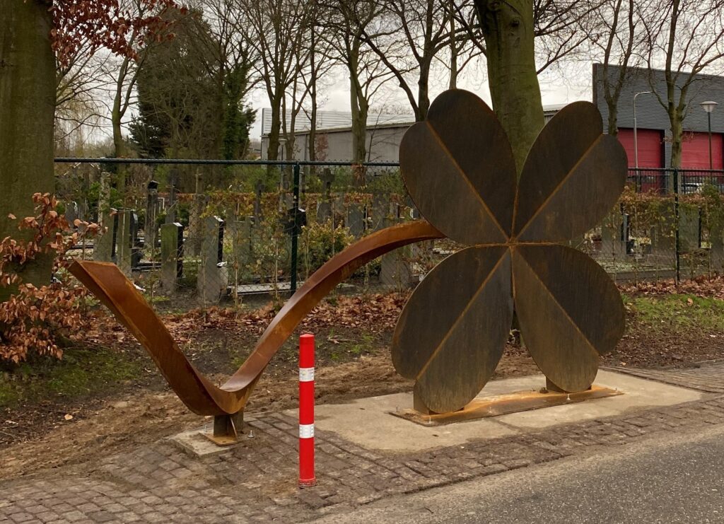 Domper bij onthulling klavertje vier in Hulten