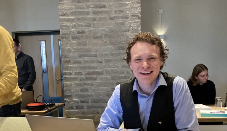 Hulp nodig? Dan is alleen duidelijke taal niet genoeg